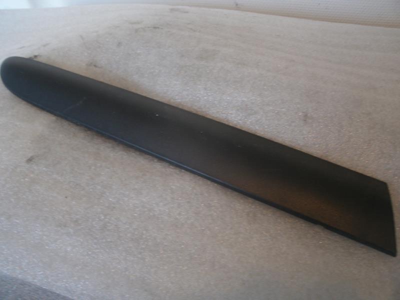 Baguette de porte avant gauche