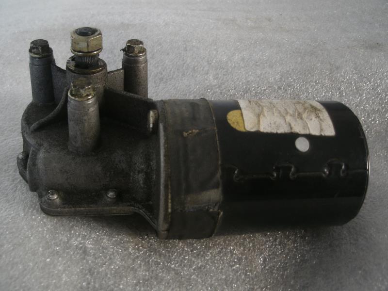 Moteur essuie glace avant