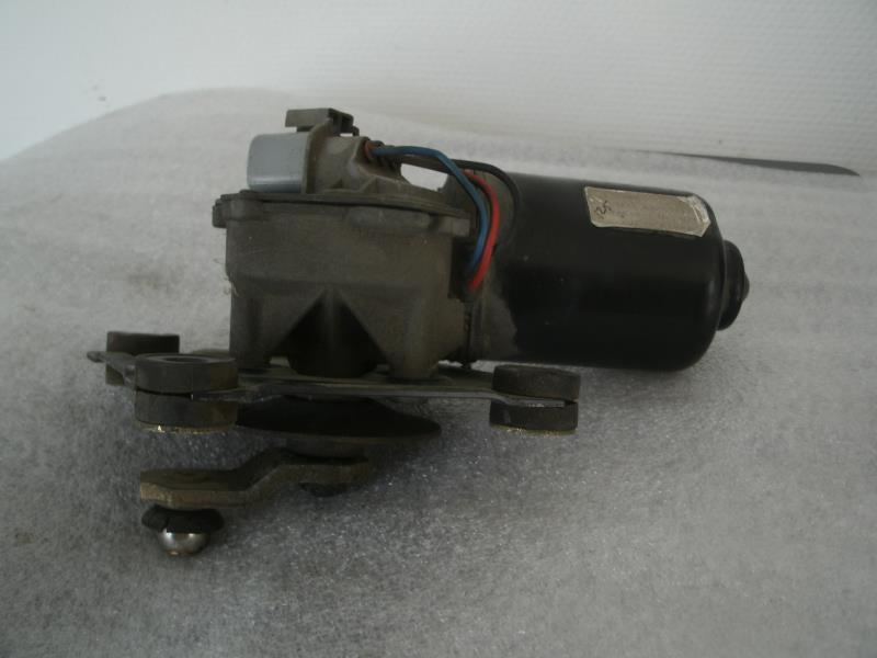 Moteur essuie glace avant