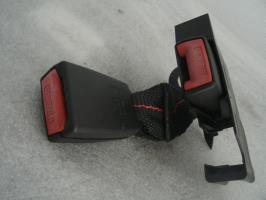 Attache ceinture arriere centrale