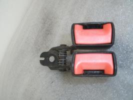 Attache ceinture arriere centrale