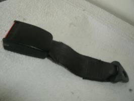 Attache ceinture arriere centrale