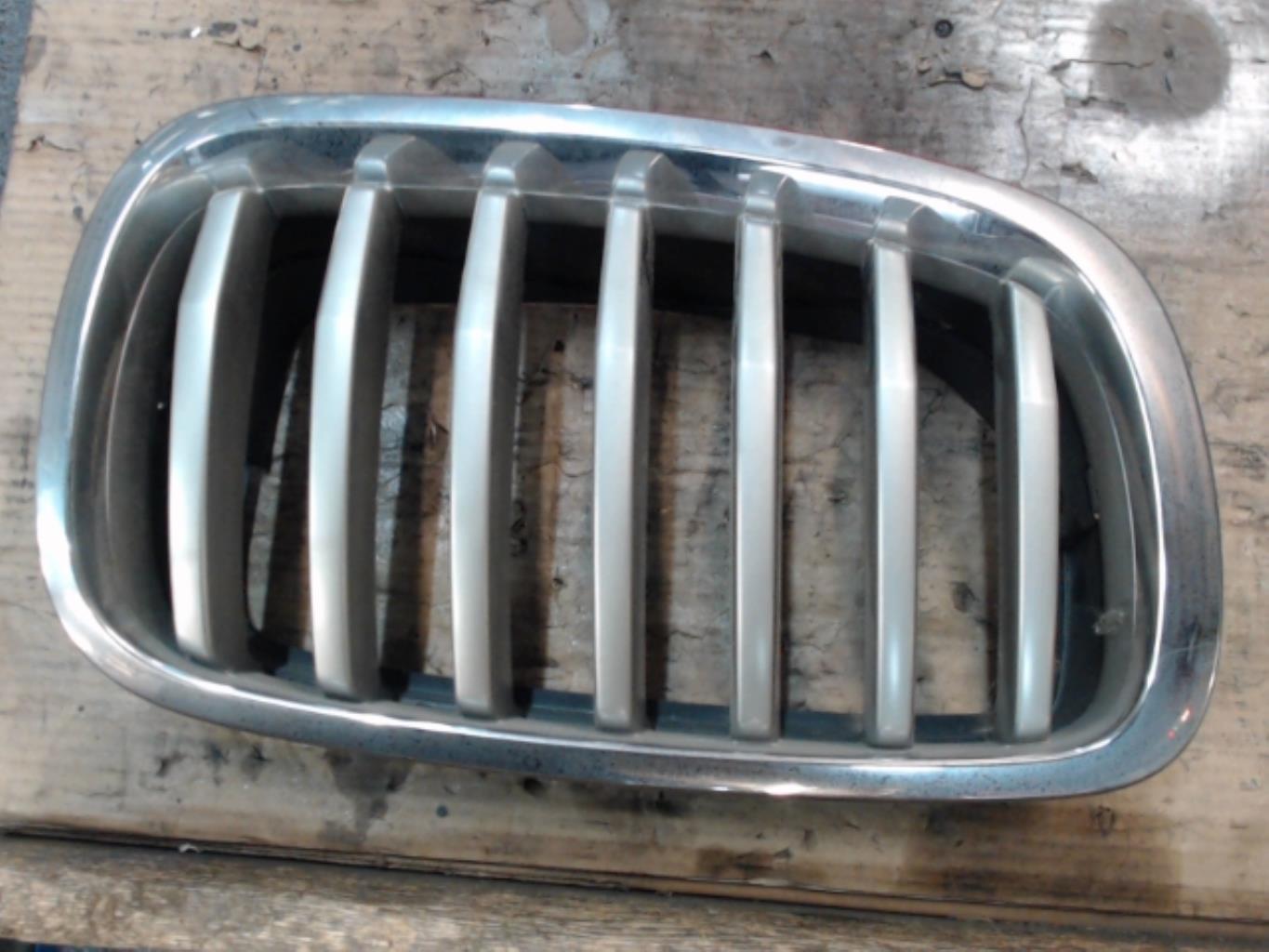 Calandre droite BMW X5 E70  - 1