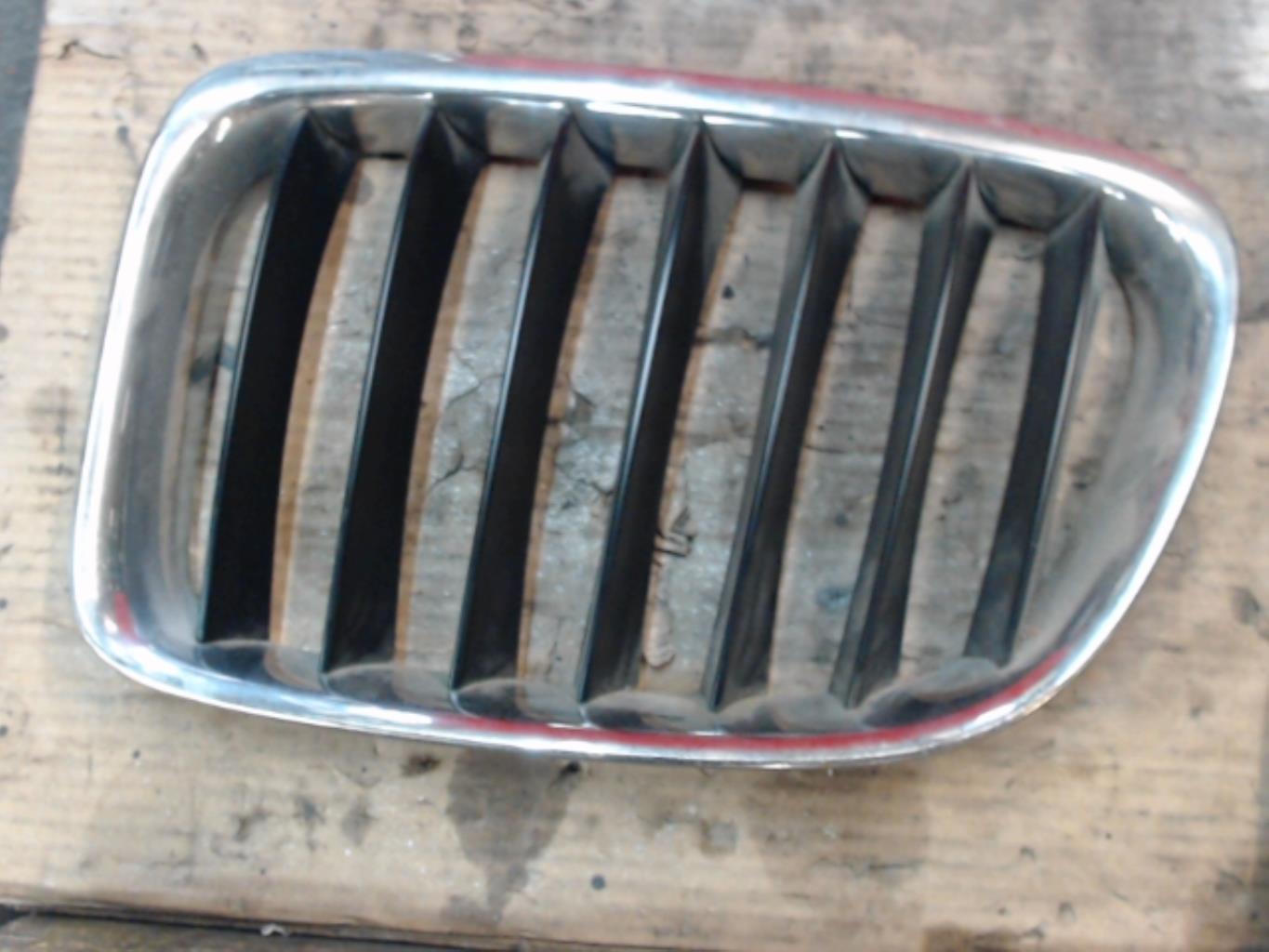 Calandre droite BMW X1 E84 PHASE 1  - 1