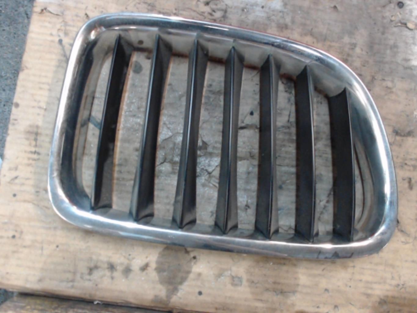 Calandre gauche BMW X1 E84 PHASE 1  - 1