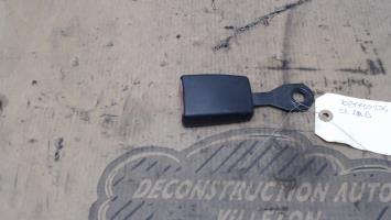 Attache ceinture arriere droit