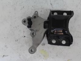 Support moteur droit