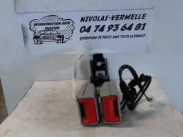 Attache ceinture arriere centrale