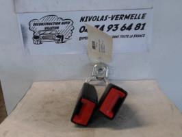 Attache ceinture arriere centrale