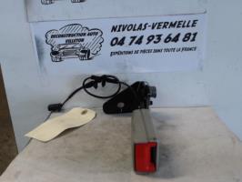 Attache ceinture arriere droit