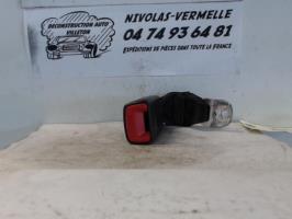 Attache ceinture arriere droit