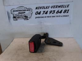 Attache ceinture arriere droit