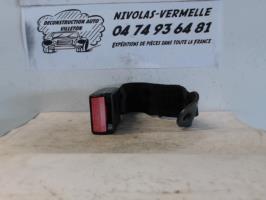 Attache ceinture arriere droit