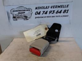 Attache ceinture arriere droit