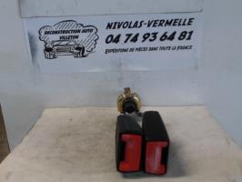Attache ceinture arriere droit