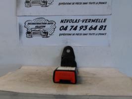 Attache ceinture arriere droit