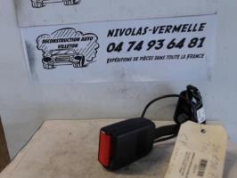 Attache ceinture arriere droit