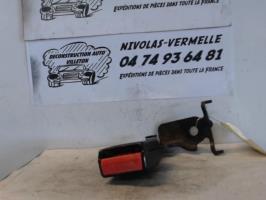 Attache ceinture arriere droit