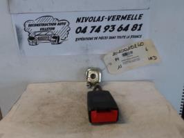 Attache ceinture arriere droit