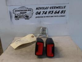Attache ceinture arriere gauche