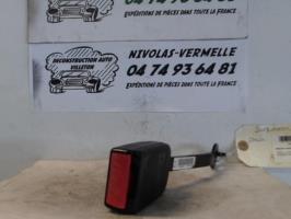Attache ceinture avant droit