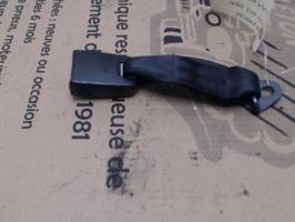Attache ceinture arriere gauche