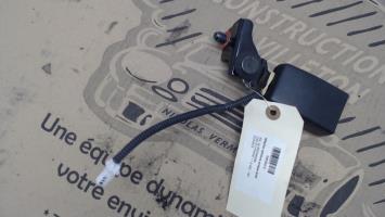 Attache ceinture arriere droit