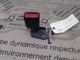 Attache ceinture arriere droit