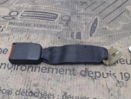 Attache ceinture arriere droit