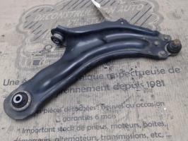 Triangle avant droit