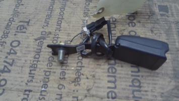 Attache ceinture avant gauche