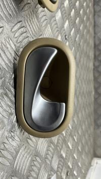 Poignee interieur arriere droit