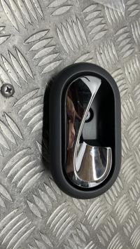 Poignee porte avant droit