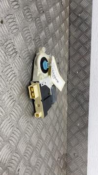 Moteur leve vitre avant droit