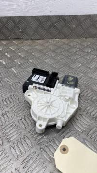 Moteur leve vitre avant droit