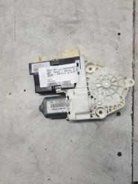 Moteur leve vitre avant droit