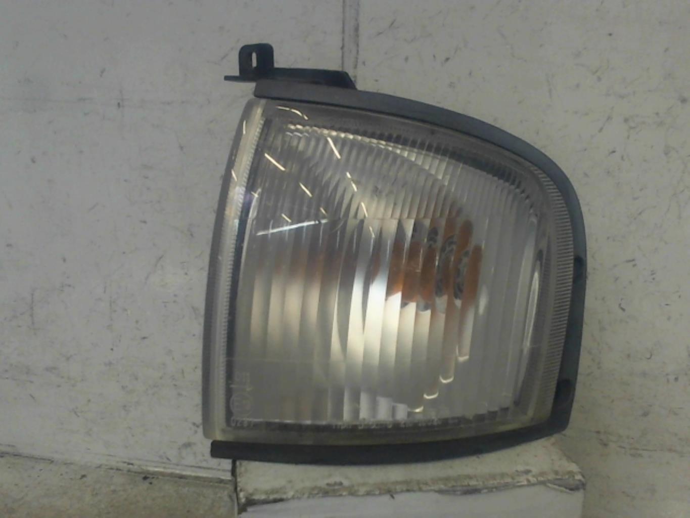 Optique avant secondaire gauche (feux)(clignotant)