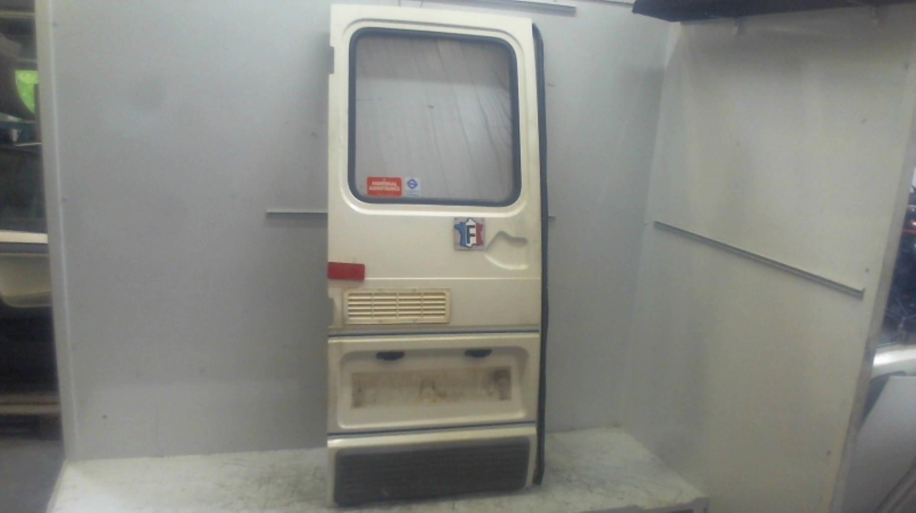 Porte de coffre gauche