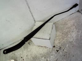 Bras essuie glace avant gauche