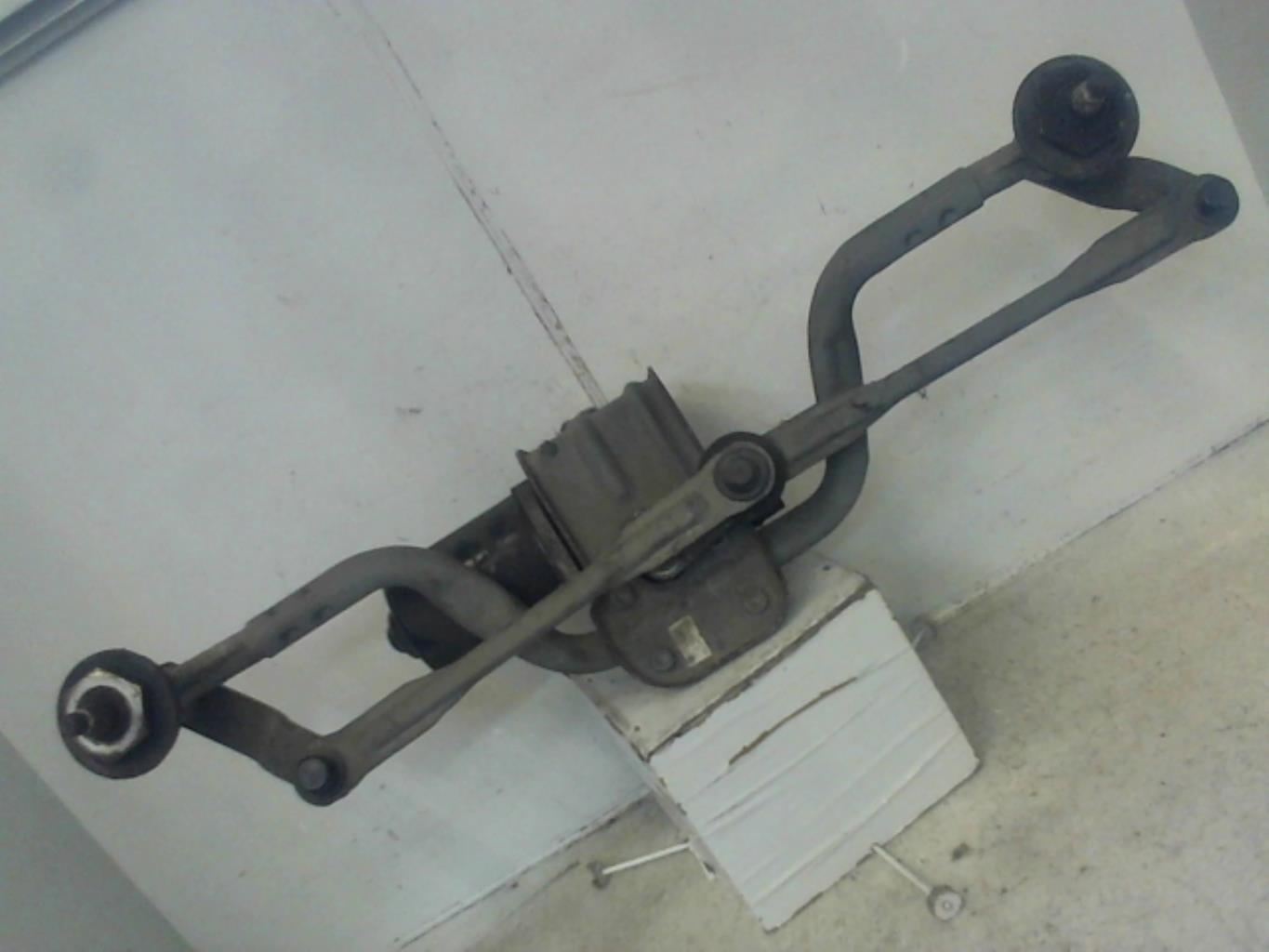 Moteur essuie glace avant