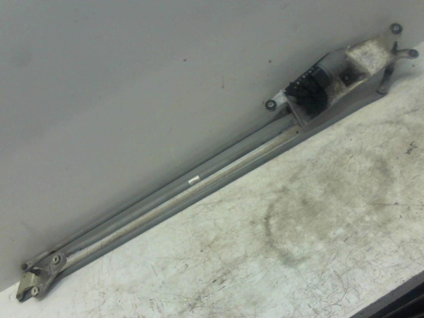 Moteur essuie glace avant