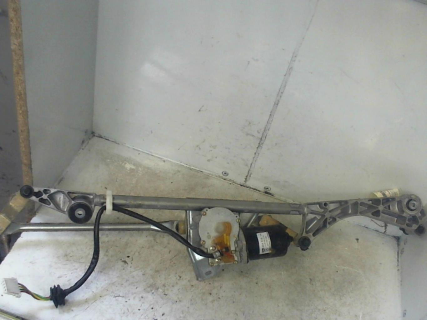 Moteur essuie glace avant