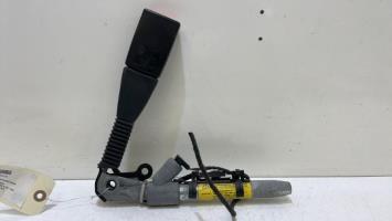 Attache ceinture avant droit