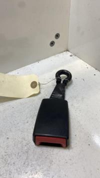 Attache ceinture arriere droit