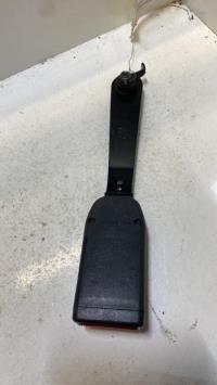Attache ceinture avant droit
