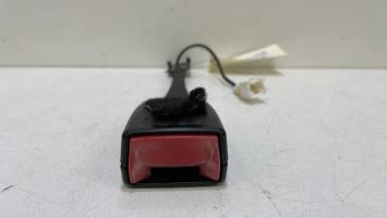 Attache ceinture avant gauche
