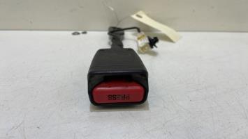 Attache ceinture avant gauche