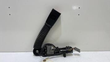 Attache ceinture avant droit