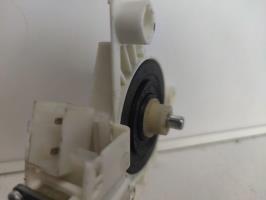 Moteur leve vitre avant gauche