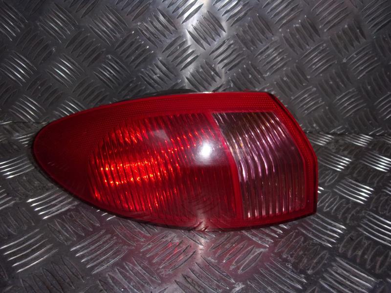 Fanale posteriore principale sinistro (luci)